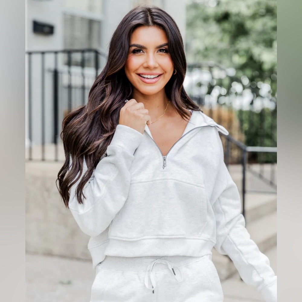 Making it Look Easy Grey Ribbed Shoulder Quarter Zip Pullover